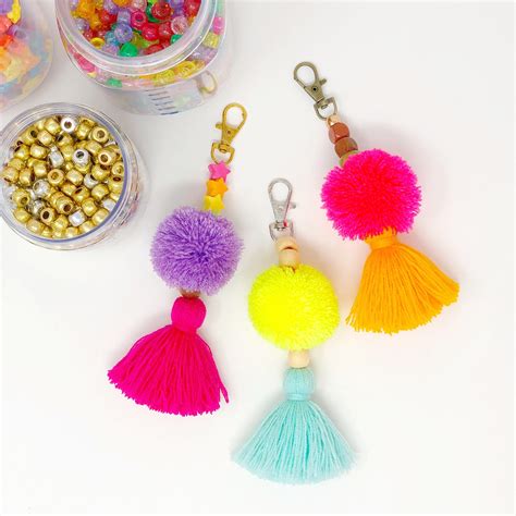 how to make pom keychain.